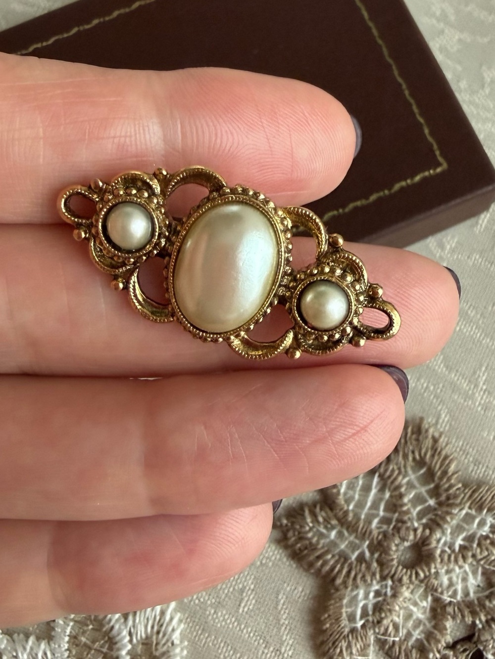 Gold Pearl-Accent brooch - Women Jewelry - Picture 3 of 3